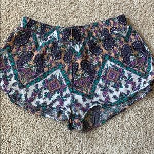 LA hearts patterned shorts